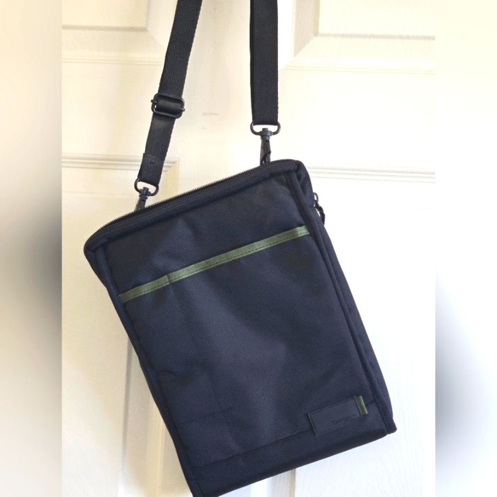 Tablet bag by Targus. Like New